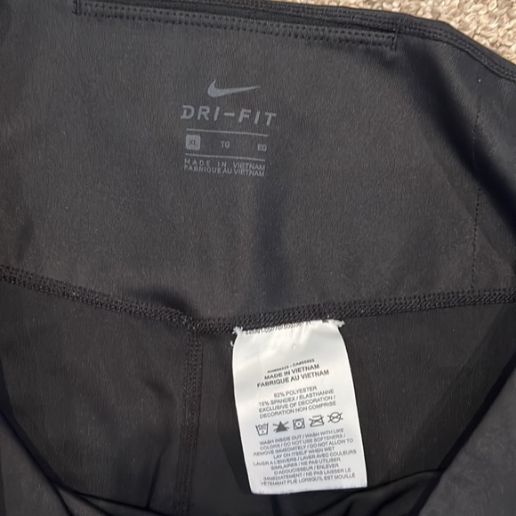 Nike Dri Fit mid rise legging - Picture 2 of 4